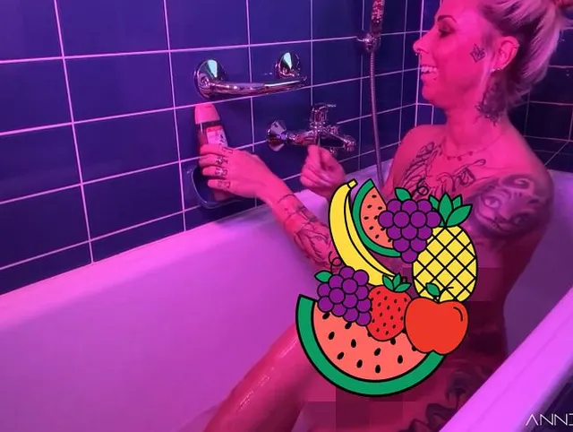 Vorschau aus Sextoys: Feuchte Fotze, feuchte Titten ... geil in der Wanne gewixxt!